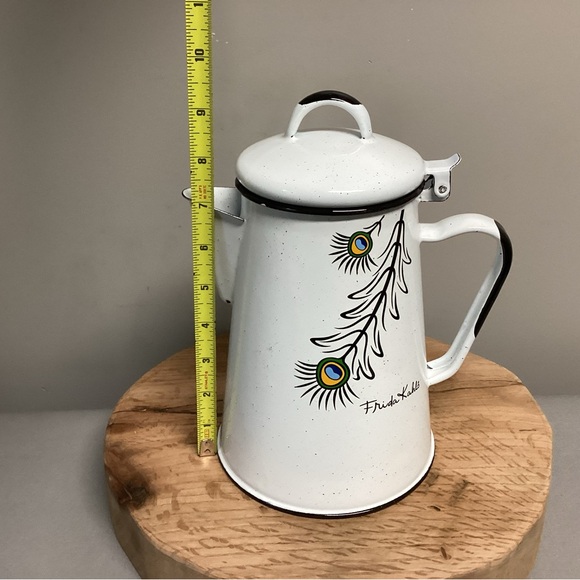 🟢 Vintage Frida Kahlo enamel coffee pot kettle - Extremely Gently Used Condition - Picture 11 of 13